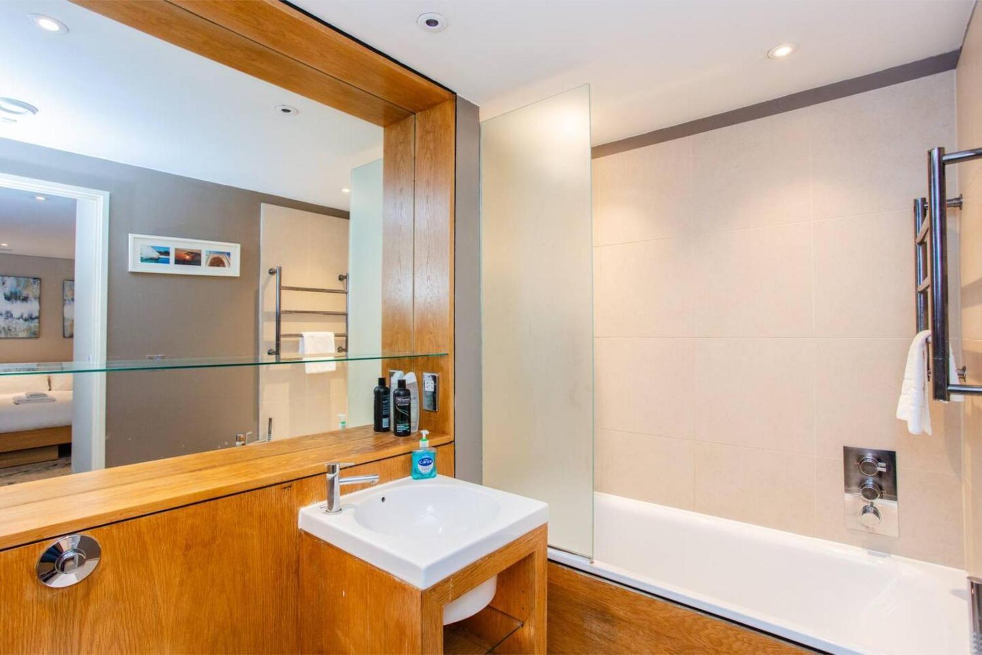 Modern 3 Bedroom Apartment In Paddington London Exterior foto